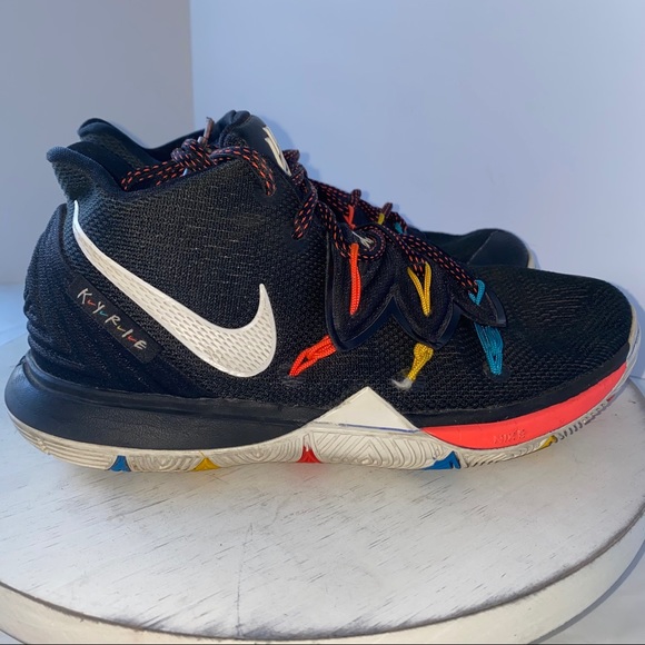 Nike Kyrie 5 Friends Special Edition GS 5Y - Picture 2 of 14